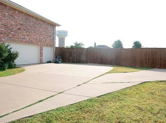 2nd image of 412 Idaho Ct