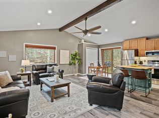 W9517 Parkway Dr, Poynette, WI 53955