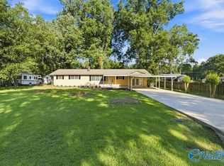 1105 Blountsville St NE, Hanceville, AL 35077