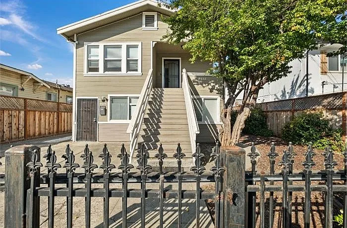5535 Scoville St #5535 — Photo 2