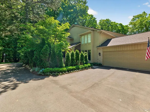 1262 Woodcrest Cir #12, Bloomfield Hills, MI 48304