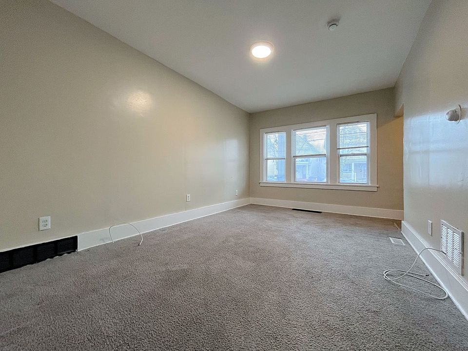 1st image of 501 Plymouth Ave #1