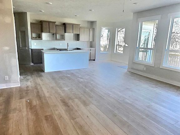 3rd image of 3704 Buccaneer Blvd