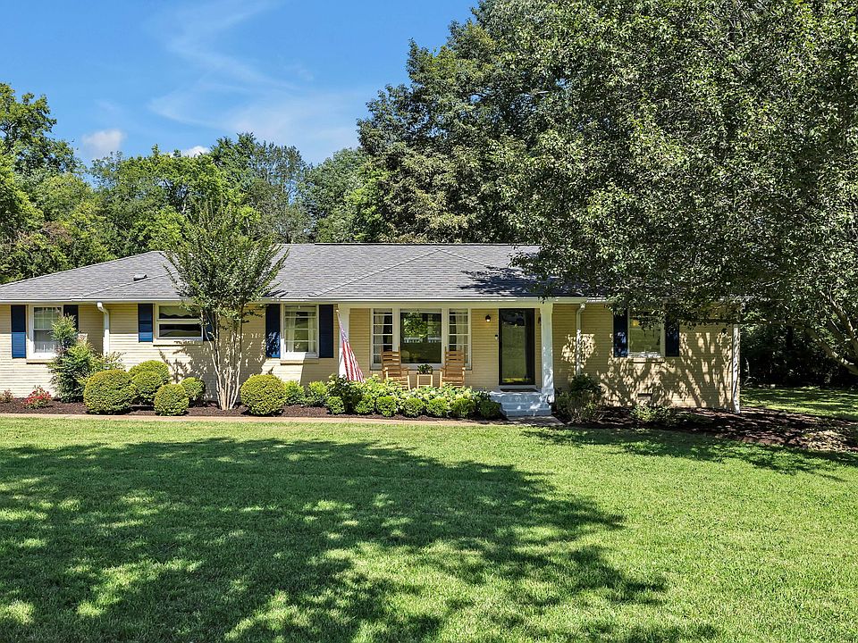 1st image of 723 Clematis Dr