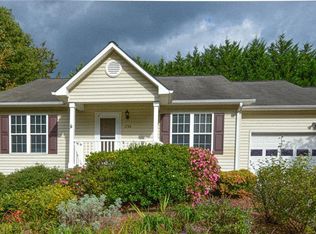 1734 Hawkcrest Ln, Winston Salem, NC 27127