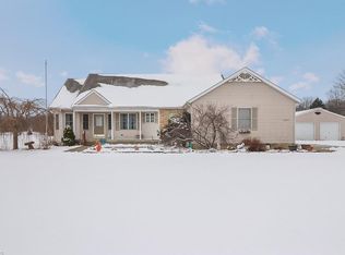 18377 Mennell Rd, Grafton, OH 44044