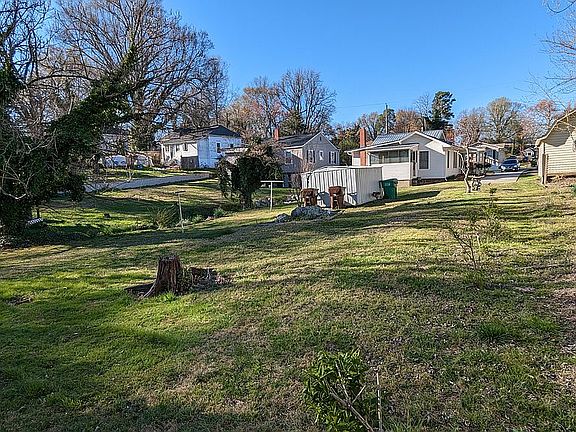 4th image of 611 Hedrick Ave