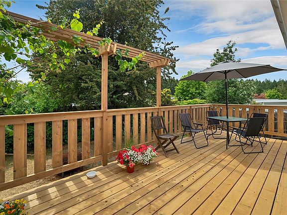 4th image of 755 Kit Cres