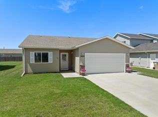 3209 Kodiak St NW, Minot, ND 58703