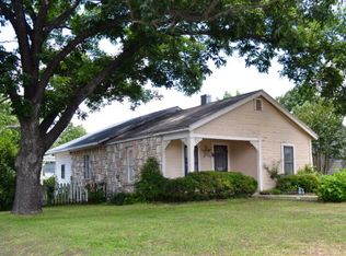 401 S Milam St, Fredericksburg, TX 78624