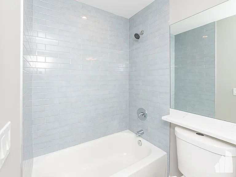 3943.5 N Janssen Ave #2E — Photo 15