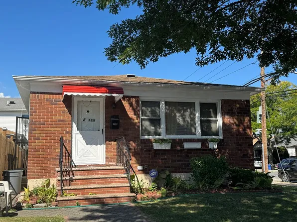 224-25 145th Ave, Springfield Gardens, NY 11413