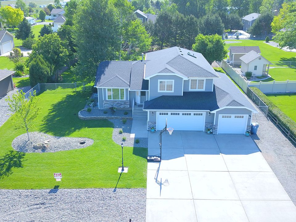 1st image of 3513 Clearwater Dr