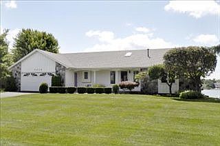 1st image of 7035 Camino Del Rey Dr NE