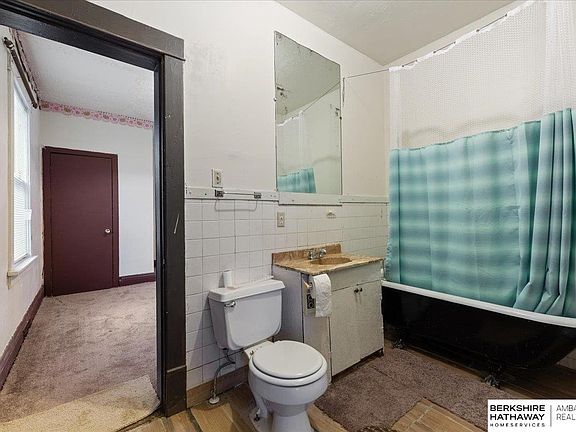 2nd image of 4149 Erskine St