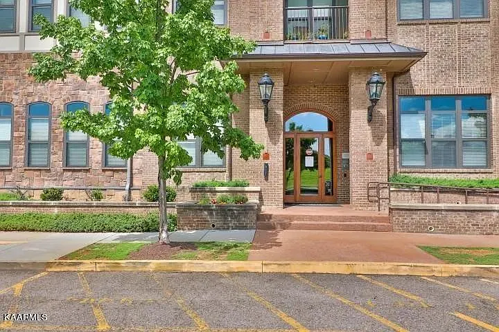 445 W Blount Ave #415 — Photo 18