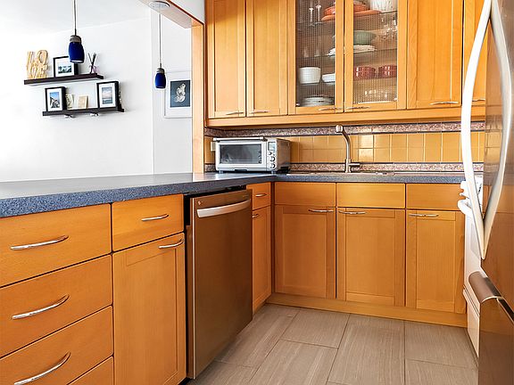 4th image of 145 E 15th St APT 4S