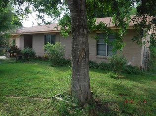 1202 Glendale Dr, Beeville, TX 78102