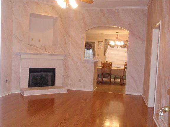 2nd image of 814 Painted Oak Dr