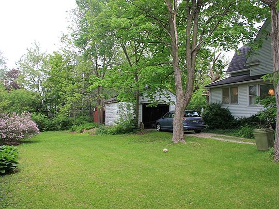4th image of 636 Newton Ave