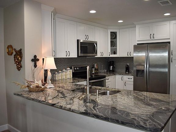 3rd image of 100 Bluff View Dr APT 409A