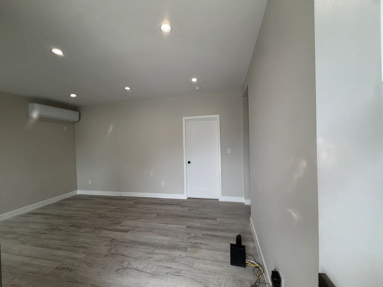 2 bed, 720 sqft, $2,400 — Photo 3