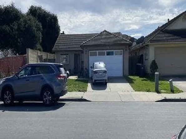 1496 Falcon Dr, Salinas, CA 93905