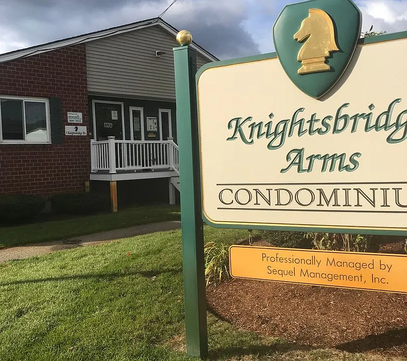 2 Knightsbridge Dr