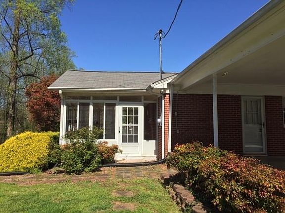 3rd image of 903 Vista Pl NE