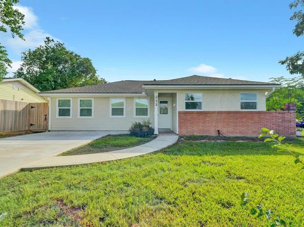 713 Scarborough Ln, Pasadena, TX 77506