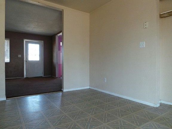 048-433596-kitchen-dining-area-3-22236293