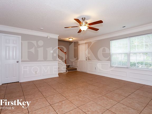 4th image of 2422 Fairstone Ave