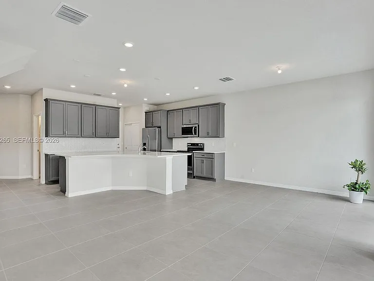2202 S Appleton Cir S — Photo 7