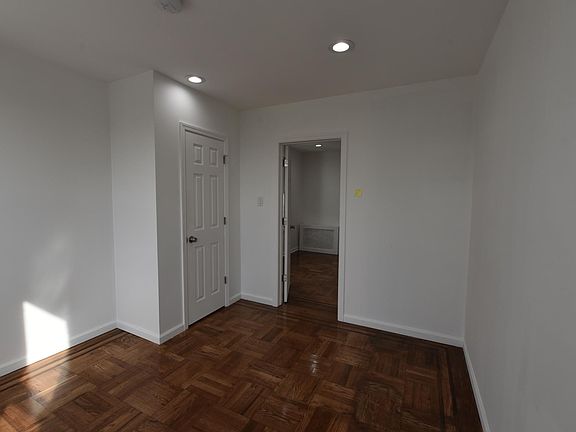 5th image of 2852 Randall Ave Floor 2