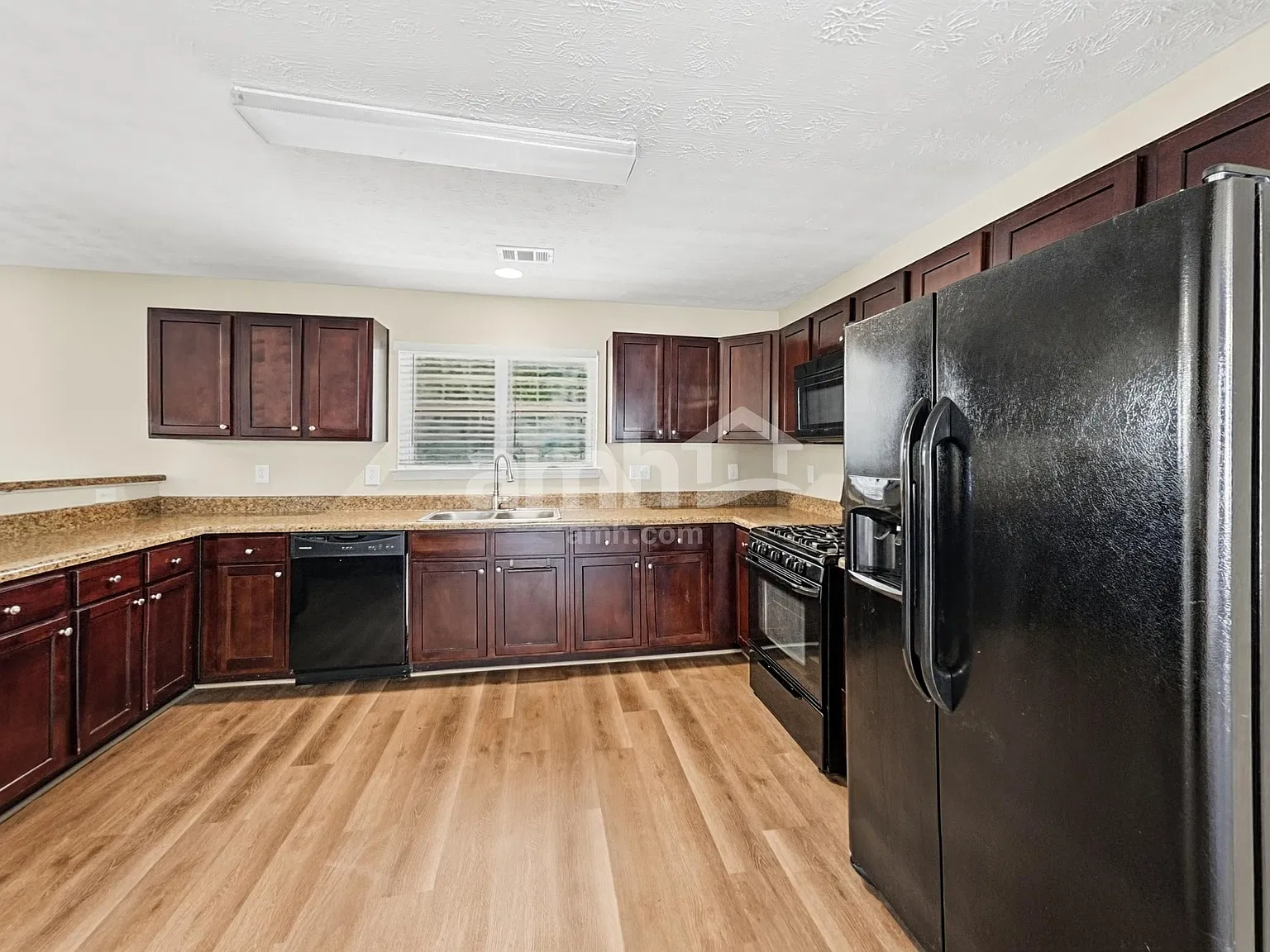 6 bed, 3.5 bath, 2184 sqft, $2,625 — Photo 3