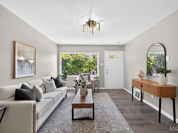 3rd image of 905 Russell Blvd