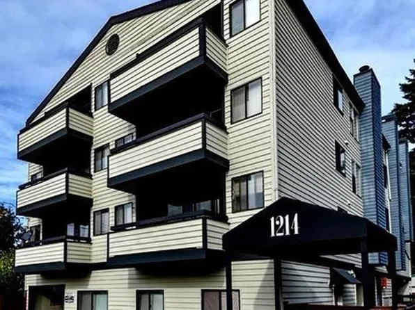 1214 N 137th St APT 24, Shoreline, WA 98133