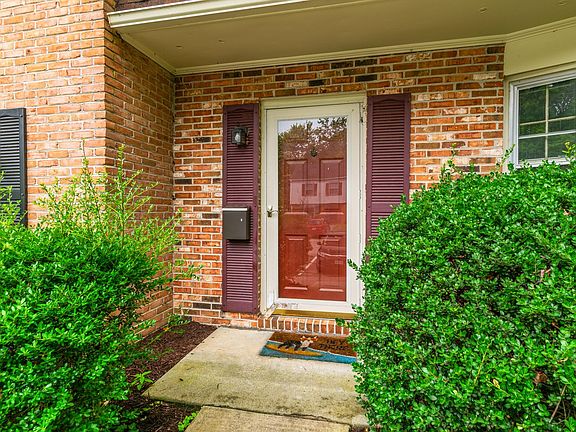 3rd image of 2813 Newton Ct