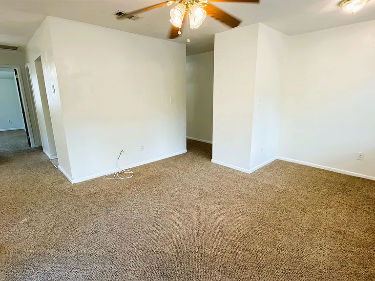 1315 Airport Dr #B02 — Photo 9