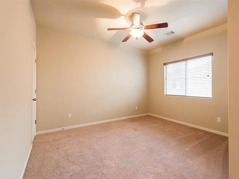 913 Brighton Pl — Photo 23