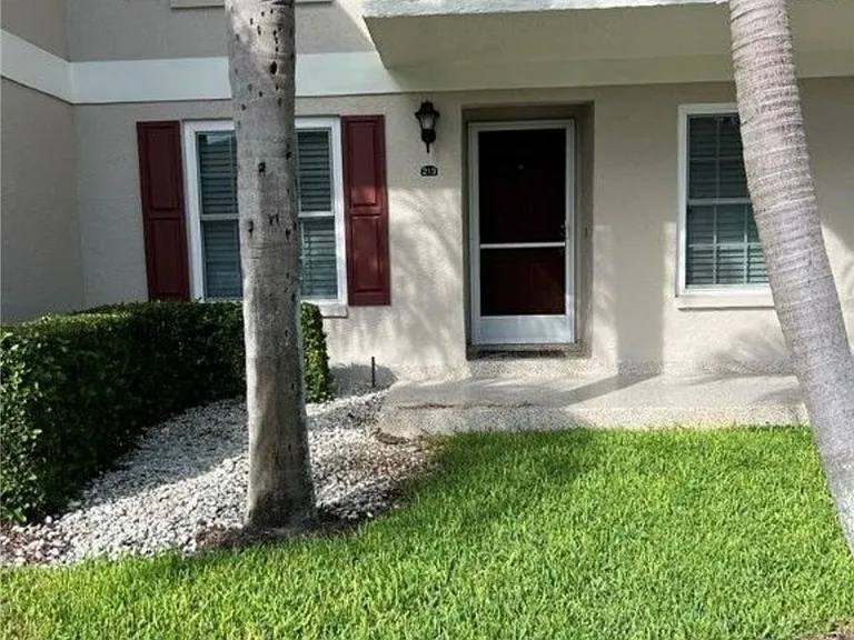850 Elkhorn Ct #213 — Photo 2