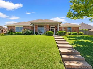 1200 Crown Dr, Bartlesville, OK 74006