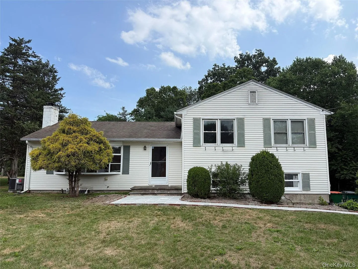 3 bed, 2.0 bath, 1562 sqft, $3,200 — Photo 2