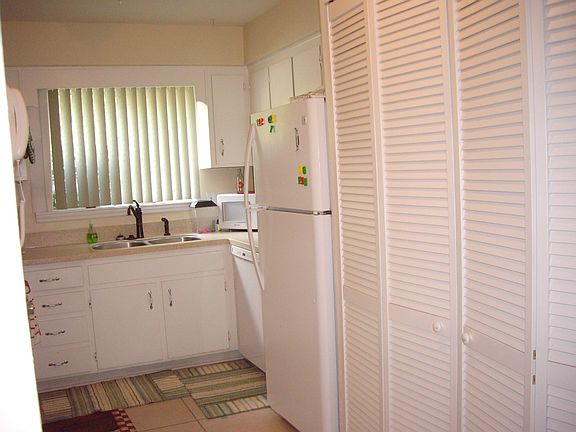 5th image of 2949 Shamrock St N APT 15
