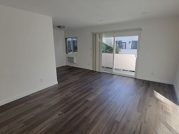 2nd image of 5239 Lindley Ave #9