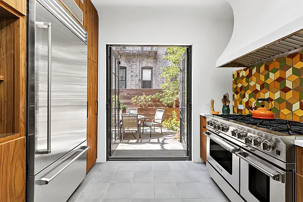 Sold by Compass | media 7