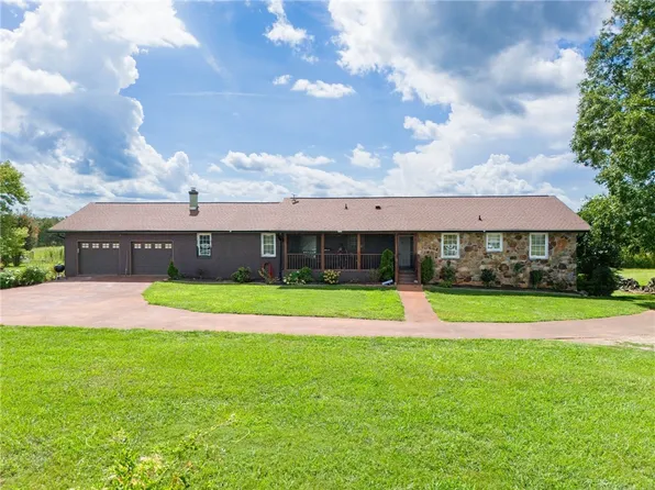 1808 Belle Shoals Rd, Pickens, SC 29671