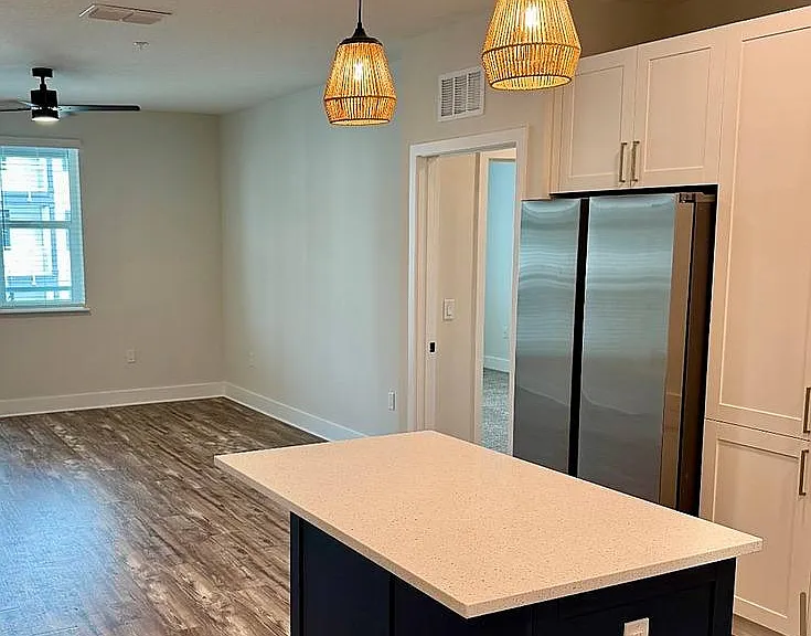 5200 W Tyson Ave — Photo 11