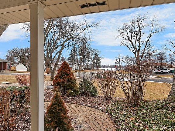 2nd image of 25583 W Lakeview Ct