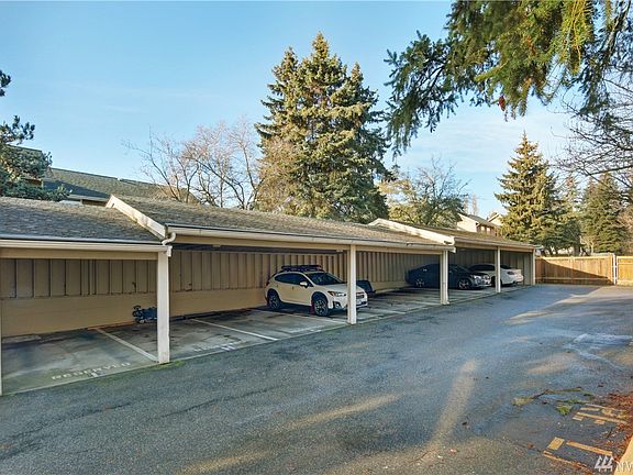 4th image of 19851 25th Ave NE APT 321
